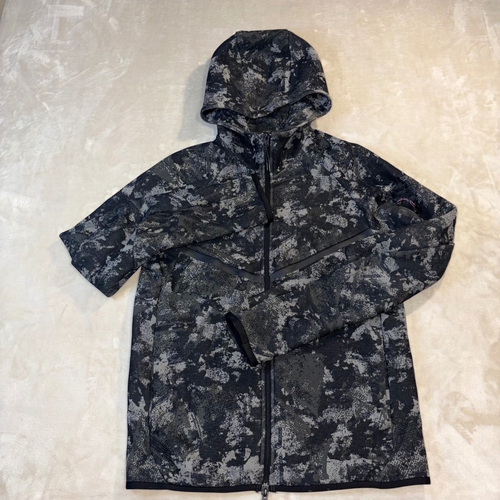 Nike Tech Fleece Windrunner Camo Full-Zip Hoodie Smoke Grey HV5055-060 Mens S